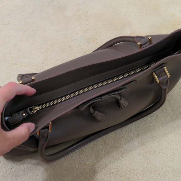 Anya Hindmarch taupe leather shoulder bag EUC - Picture 5 of 9